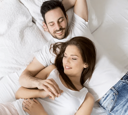 Happy couple after applying the Pulsero Gel
